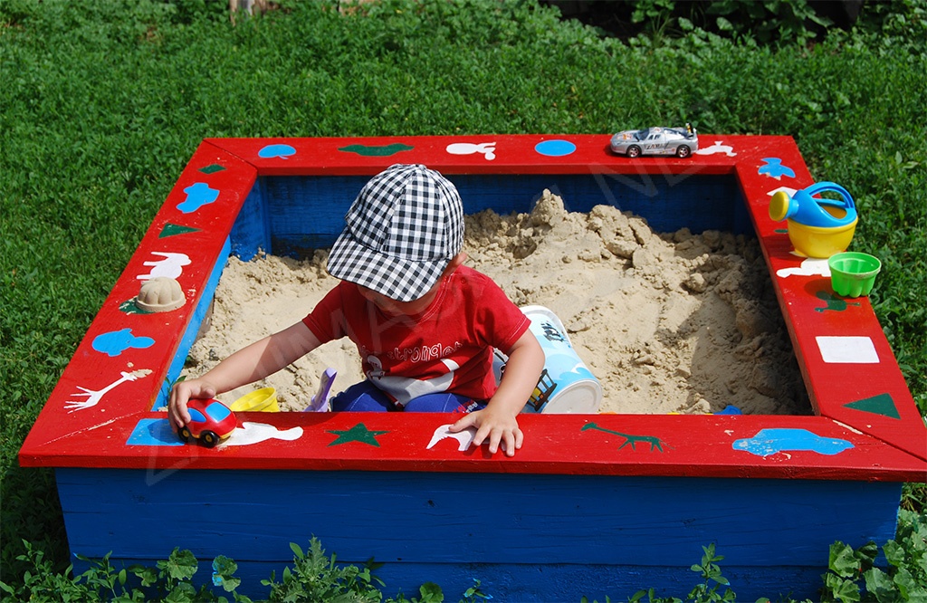 Детские песочницы для дачи из дерева, пластика – выбираем лучшие варианты